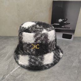 Hot bucket hat new hat designer designer bucket hat caps designer winter fashion hats are warm and comfortable