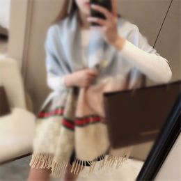 Designer scarf for woman winter cashmere scarf man black shawl herm luxury fashion double sided carriage long versatile scarf designers