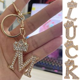 Keychains Lanyards Luxury Crown 26 Letter Metal Keyring Fashion Initial Keychain Bag Pendant Charms DIY Accessories Birthday Gifts 230831