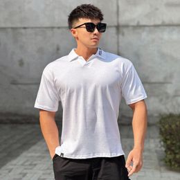 Herren-T-Shirts 2023 Sommer-V-Ausschnitt, muskulöses Sport-Poloshirt mit einfarbigen Revers, runden Hosen, körperbetonende Fitness, kurze Ärmel