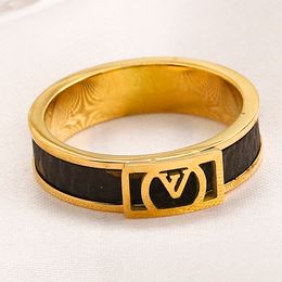 Retro Designer Brand Letter Band Rings Men Women Stainless Steel Gold Plated Silver Ring Acrylic Love Wedding Jewelry Luxury Fine Carving Christmas Gift Mix Size