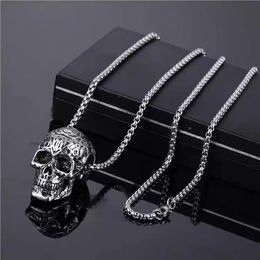 Vintage domineering skull head titanium steel pendant necklace with personalized trendy men's fashion punk rock hip-hop accessories