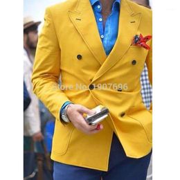 Double Breasted Yellow Prom Blazer Peaked Lapel Mens Fashion Tops Suit Jacket for Evening Party Stage Male Coat1341R