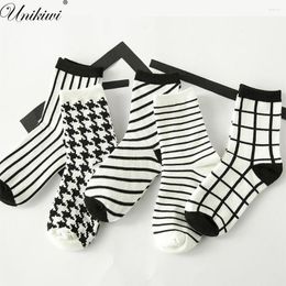 Women Socks Women's Classic Houndstooth Cheque Socks.Cotton Harajuku Ladies Vintage White Black Plaid Stripes Grids Tube Sock Sox Meias