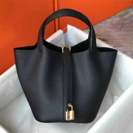 2023 New style designer bag Handmade leather vegetable basket Classic leather lychee design handbag Tote bag Luxury design Simple lightweight wear-resistant bag