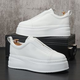 Muffin-Schuhe für Herren 2023 Herbst neue kleine weiße Schuhe mit einem Fußpedal, trendige Marken-Plateauschuhe für Herren, weiße Freizeitschuhe