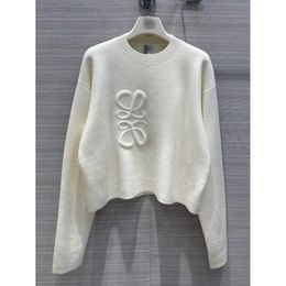 23SS NOWOŚĆ SWEATER WOMENS AUDNE Trendy Długie rękawowe Top High-end Slime Pullover Płaszcz Designer Sweter Kobiety Białe cienkie dzianiny Swatery LDO