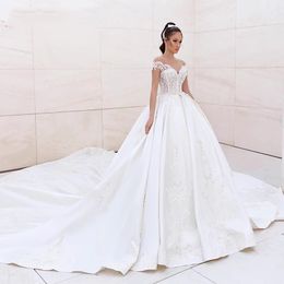Księżniczka suknia balowa sukienki ślubne suknie ślubne z ramion satynowe aplikacje bez rękaw
