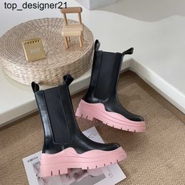 New 23ss designer women boots luxury Chelsea Martin Knee boot womens men motocycle Ankle Half fashion brand Platform snow winter mens womens bootie shoes