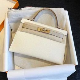 Sacchetti da 5a marsonali della nuova seconda generazione Carrie Mini in pelle di alta qualità Oneshoulder Messenger per le donne hanno un logo