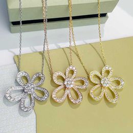 Designer Four-leaf clover Necklace Luxury Top Fashion Sunflower Women's Plating 18k Gold Micro Inlaid with Diamond Five Petal Chain Van Clee Accessories Jewellery