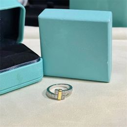 кольцо дизайнерский браслет дизайнерское ожерелье дизайнерские серьги Мода Благородный Элегантный Блестящий Два цвета медь Позолоченный Посеребренный Медный материал Аксессуар