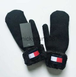 Five Fingers Gloves Knitted Gloves classic designer Autumn Solid Color European And American letter couple Mittens Winter Fashion Five Finger Glove Black Grey 8610