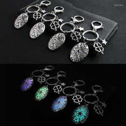 Keychains Luminous Hollow Peach Heart Key Chain Fluorescent Pendant Ring Glow In The Dark Snowflake Keys Jewelry For Women