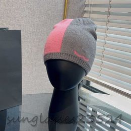 CHA Powder-grey matching fur hat autumn and winter fashion items, designer hair hats, knitted hats, comfortable soft warm, color matching hats gz217413