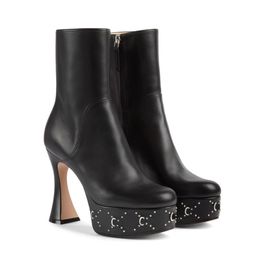 Top -Qualität -Plattform -Knöchelstiefel Super High Chunky Block Heels Booties Seiten Reißverschluss Runde Zehen Mode Boots Frauen Luxusdesigner Leder Sohle Party Abendschuhe