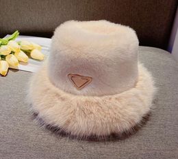 Designer Stingy Brim Hats Winter Fur Bucket Hat for Women New Designer Fashion Thick Warm Ladies Fisherman Hats Caps Ear Warmer Black Pink White C056 D8L2