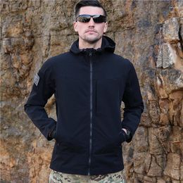 Hunting Jackets B4 Softshell Tactical Warbreaker Men Autumn Climbing Hiking Jacket Outdoor Waterproof Hooded Military Fan Coat