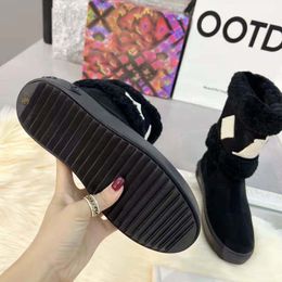 Designerskie buty litera jagnięce włosy krótkie buty zagęszczone buty śniegu nowe modne krótkie buty bez poślizgu i ciepłe bawełniane buty 06