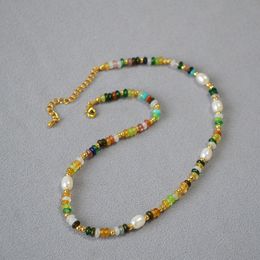 Neue frische und elegante Perlen aus echtem Stein der grünen Serie, Süßwasser-Reisperle, kleine Halskette, Halsbandkette