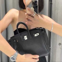 Designer Bags Handbags Star of the Same Style Womens Leather 35h Silver Buckle Large Capacity Versatile Portable Ke Have Logo