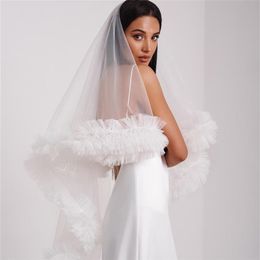 Fingertip Length Short Wedding Veil Two Layers Tulle Ruffles Vestido De Noiva Longo Custom Made Elegant Bridal Veil with Comb341y