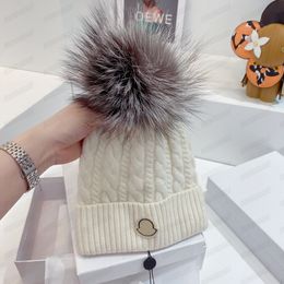 High Quality Beanies Fluffy Ball Designer Knitted Hat Keep Warm Skull Hat Men Womrns Winter Classic Pattern Woolen Cap with 8 Colors