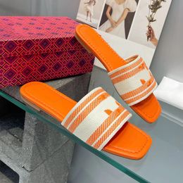 Chinelos de designer de verão para mulheres corredores de espuma chinelos slides sandálias planas sapatos de couro tamanho 35-43