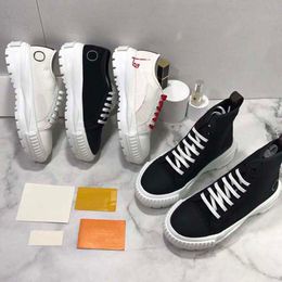 Yüksek Üst Sneaker Tasarımcı Kalın Tatlar Yüksek Sıradan Ayakkabı Rahat Baskılı Mektuplar Küçük Beyaz Ayakkabı Kutusu
