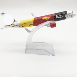 Aircraft Modle 16CM Aeroplanes Azul Brazilian Airlines A320 Metal Plane Model Aircraft Kid Gift Collectible Display 230904