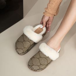 Pantofole da shearling da donna Slippista per le donne Designer Pelliccia Sandalo Slide Fuzzy Slide inverno Ufficio INVERSO SANDALI FURRI CHUAD CHUAD