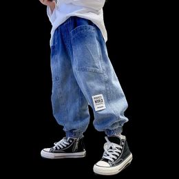Jeans Boys's Jeans Bahar ve Sonbahar Çocuk Pantolonları Gevşek ve İnce Kesit Orta ve Big Boy's Pants Casua 230904 Korece Versiyonu