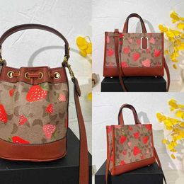 Quality Ca Strawberry Drawstring Bags C Print Designer Crossbody Bags Women Elegant Leather Handbag And Bucket Bags Large Beach Bag Totes Lady Purse