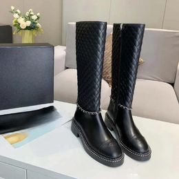 Klassische Designer-Damenstiefel, knielange Damenstiefel, Stiefeletten, Designer-Martin-Stiefel für Damen, klassische Schuhe, modische Winter-Lederstiefel, grober Absatz, Damenschuhe