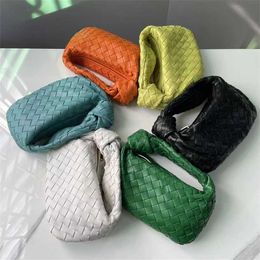 Handbag Bvs Designer 2023 Woven Women Knitting Knotted Handstitched Mirror Quality y Familys New Womens Handbag Sheepskin Handheld Venbotegas