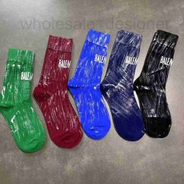 Designer high ankle socks 2023 Women New Style Freehand White Paint Graffiti Medium Tube Sock Letter Printing Fashion Personality Stockings 6A5N