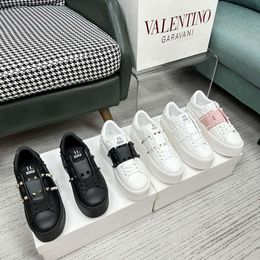 Valentine Designer Best-quality Rivet Shoes Colored Small White Shoes High Men Women Thick Sole Elevated Leather Board Shoes Loose Sole Casual Shoes Sneaker Ld84u