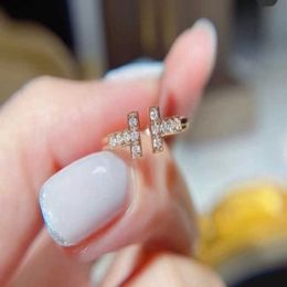 2024 Fashion designer tiff ring top Double t home white Fritillaria with diamond opening cold wind ins V gold plated index finger