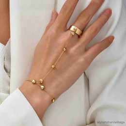 Charm Bracelets Simple Heart Pendant Chain Bracelet Link Connected Gold Wide Finger Ring Bracelets for Women Link Hand Harness Jewelry R230905