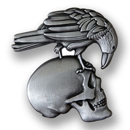 Pins Brooches Raven Crow Standing on the Skull Pin Enamel Brooch Alloy Metal Badges Lapel Pins Brooches for Backpacks Jewelry Accessories 230904