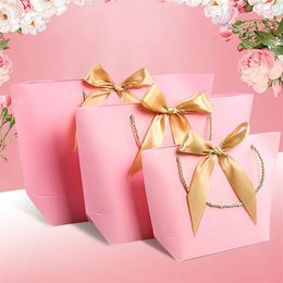 10pcs Large Size Gift Box Packaging Gold Handle Paper Gift Bags Kraft Paper With Handles Wedding Baby Shower Birthday Party 220331223E