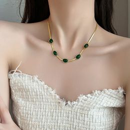 Retro Emerald Necklace for Women's New Fashion High End Design Sense, Small Crowd Collar Chain Temperament, Light Neckchain