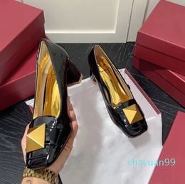 Famous Designer Women Dress Shoes Spring Autumn Popular 4color Genuine Leather Fashion Metal Rivet Ballet Shoes Square Head Shallow Mouth Luxury Heel Shoe Loafers