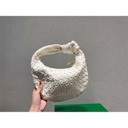 Handbag Bvs Designer 2023 Woven Women Knitting Knotted Handstitched Mirror Quality y New Woven Knot Cow Horn Handheld Venbotegas