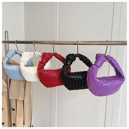 Handbag Bvs Designer 2023 Woven Women Knitting Knotted Handstitched Mirror Quality y 2023 Autumn New Tied Pleated Handheld Venbotegas