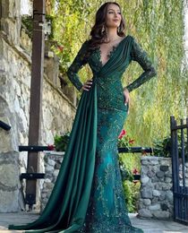 Arabic Dubai Dark Green Lace Formal Evening Dresses Appliques Beaded Deep V-Neck Mermaid Long Sleeves Celebrity Party Gowns For Women Elegant Special Occasion Prom