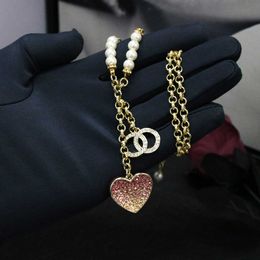 Designer-Halskette CH Luxusmode herzförmig Liebe Farbverlauf Mode Temperament Kette Perlenkette Valentinstag romantisches Geschenk Accessoires Schmuck