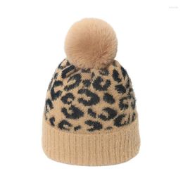 Berets Leopard Print Outdoor Keep Warm Korean Version Knitting Pompom Hat Autumn Winter Fur Ball Women Beanie Knitted