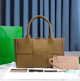 Women 2023 Designer Bag Black Brown Lambskin Leather Handbag Top Quality Outdoor Shopping Purse Big Space