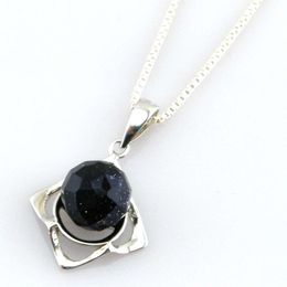 Mode bijoux semi-précieux; pendentif en onyx noir; collier femme classique